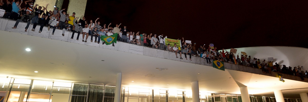 Ensaio Sobre a Estranheza: Impressões Sobre os Protestos Recentes No Brasil – Roseane Xavier