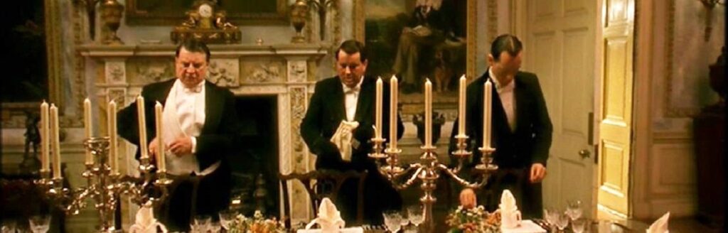 Cena de Godsford Park - Alan Bates como o mordomo.