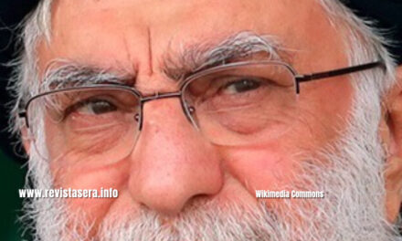 Aiatolá Khamenei, herói ou tirano?